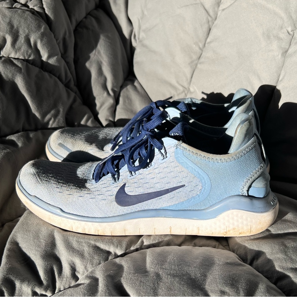 Nike Women’s Free Run Athletic Running Shoes Blue, White Size 8.5